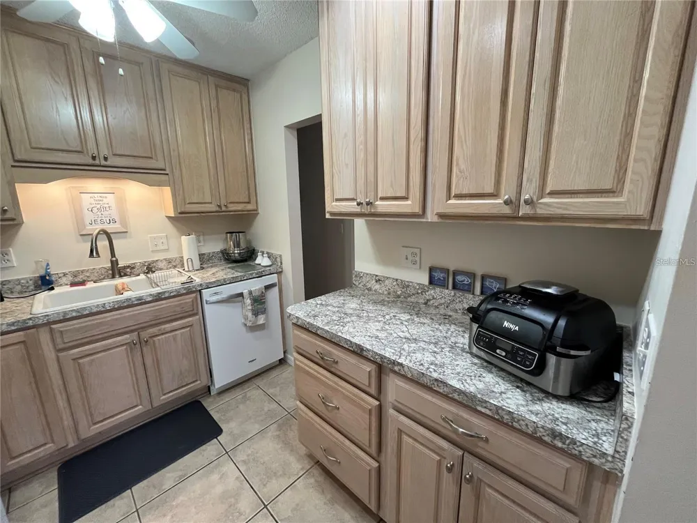 1907 CANTERBURY LANE #10 Sun City Center, FL 33573