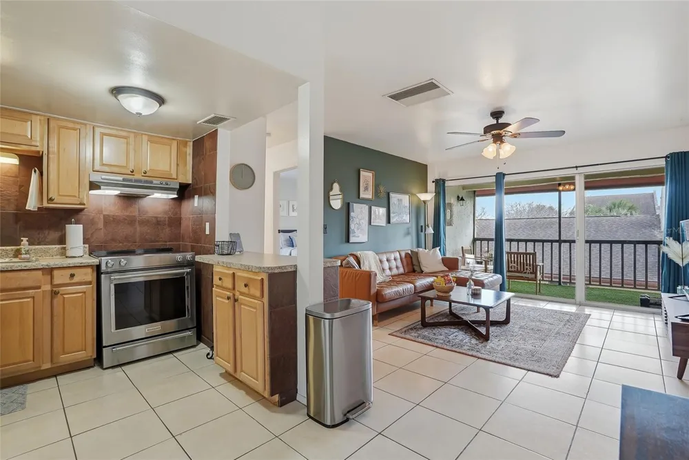 8602 CHAMPLAIN COURT #90 Tampa, FL 33614