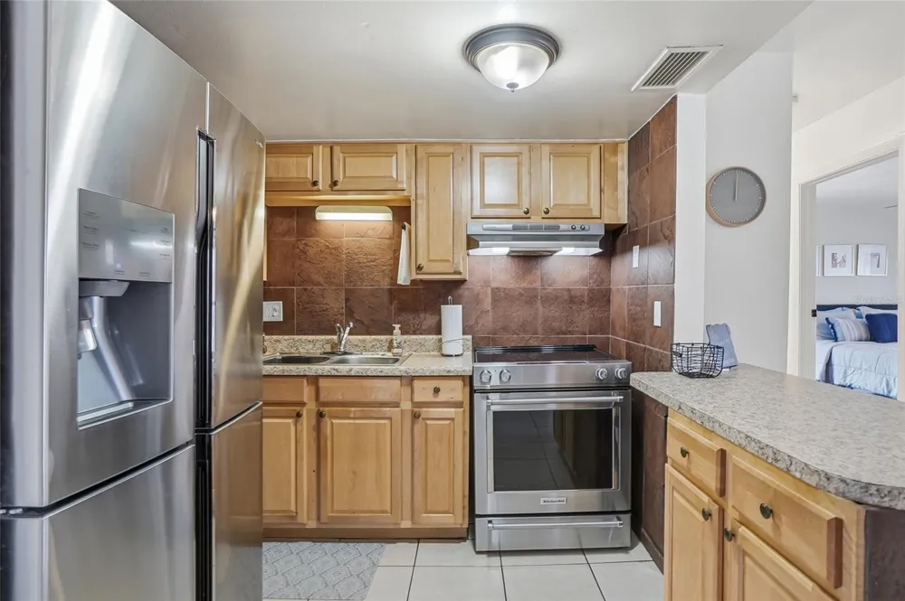 8602 CHAMPLAIN COURT #90 Tampa, FL 33614