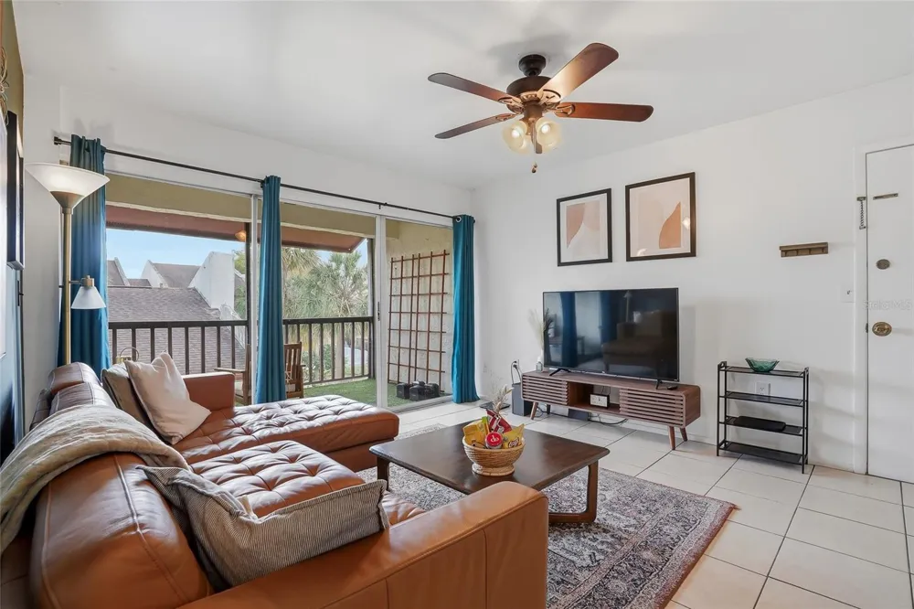 8602 CHAMPLAIN COURT #90 Tampa, FL 33614