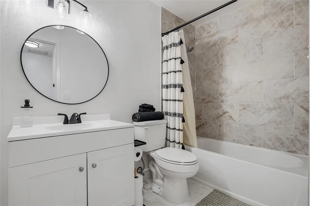 8602 CHAMPLAIN COURT #90 Tampa, FL 33614