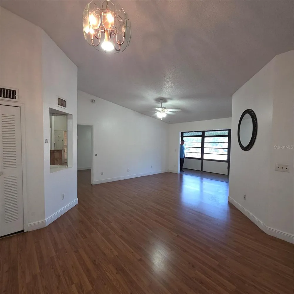 6031 SCOTCHWOOD GLEN #204 Orlando, FL 32822