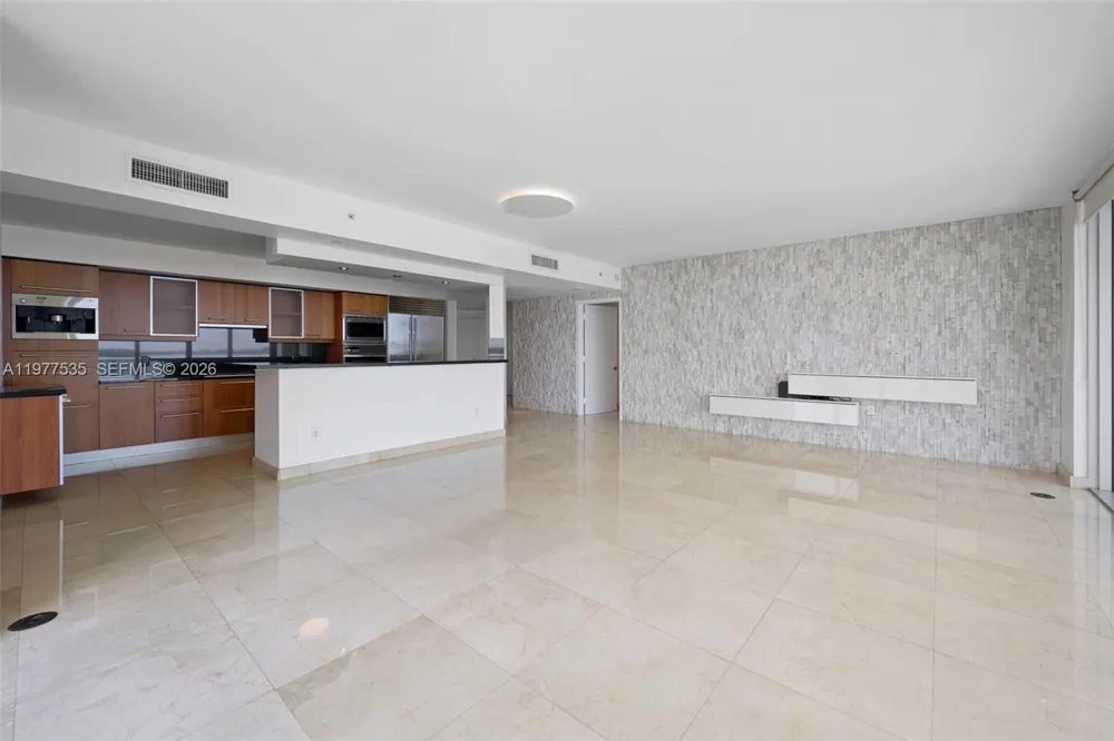 1331 Brickell Bay Dr #911 Miami, FL 33131
