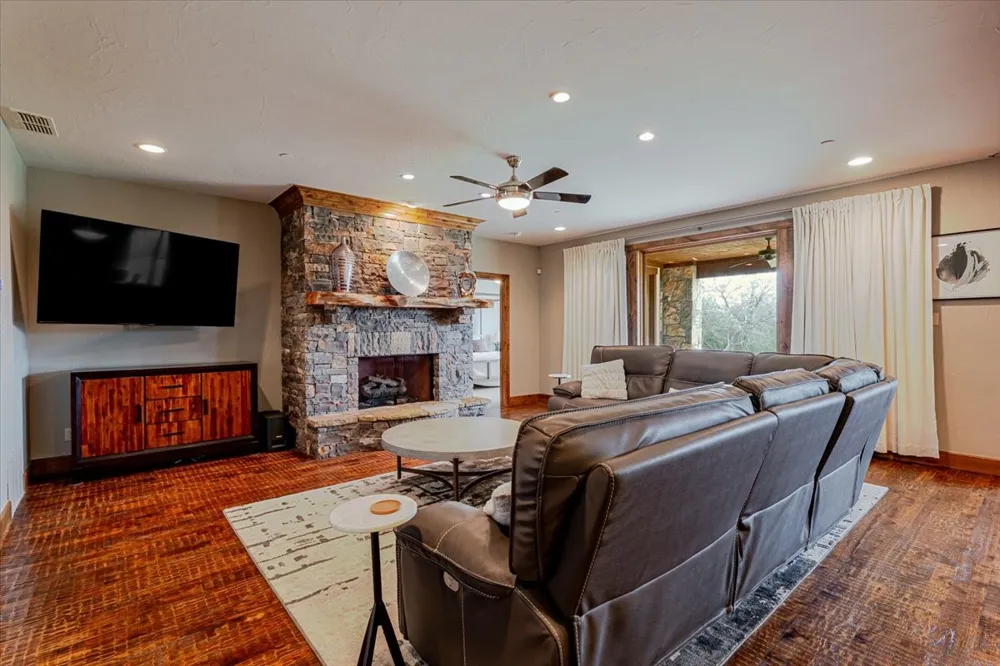 2033 Harbor Way #103 Graford, TX 76449