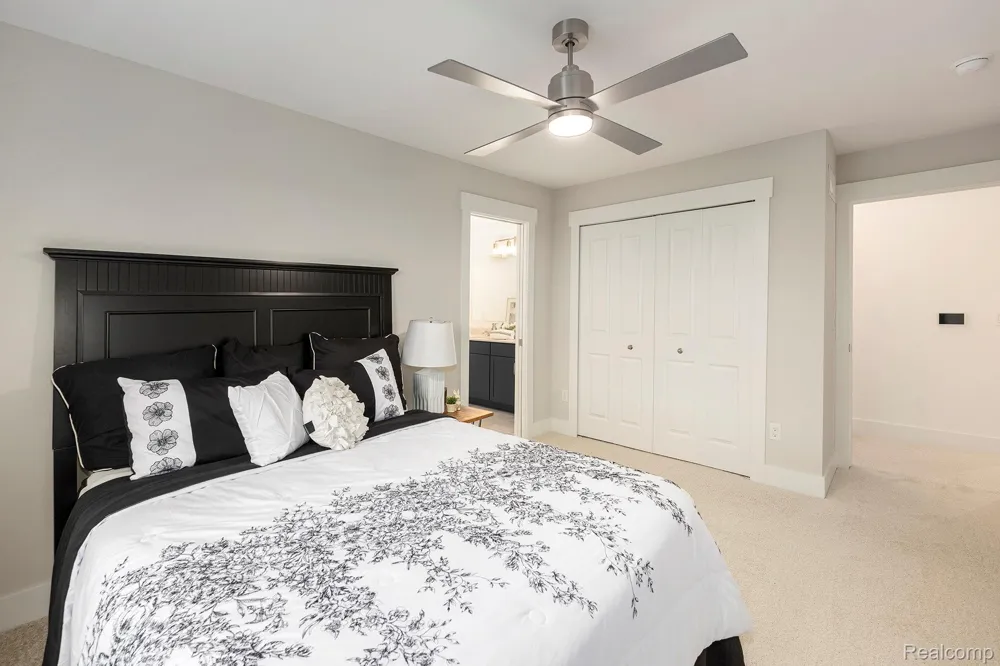 7699 Orchard Lane Washington Township, MI 48095