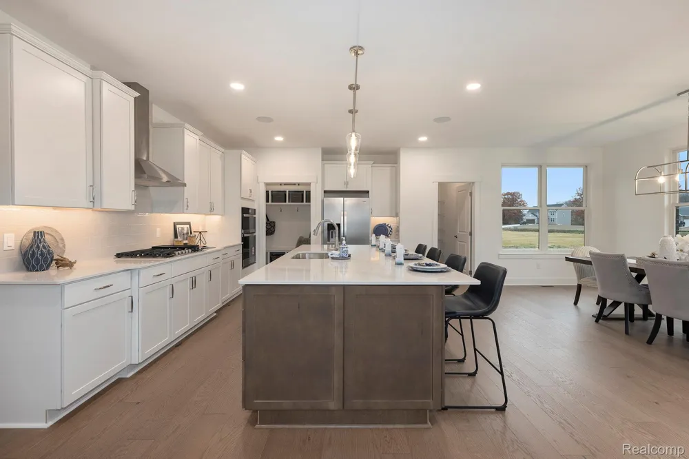7699 Orchard Lane Washington Township, MI 48095