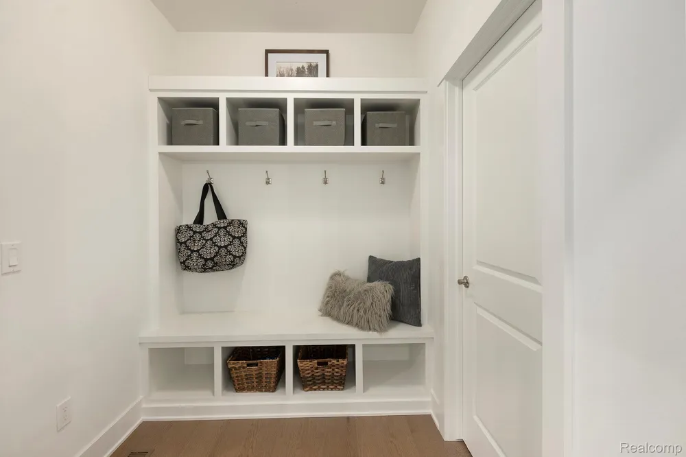 7699 Orchard Lane Washington Township, MI 48095