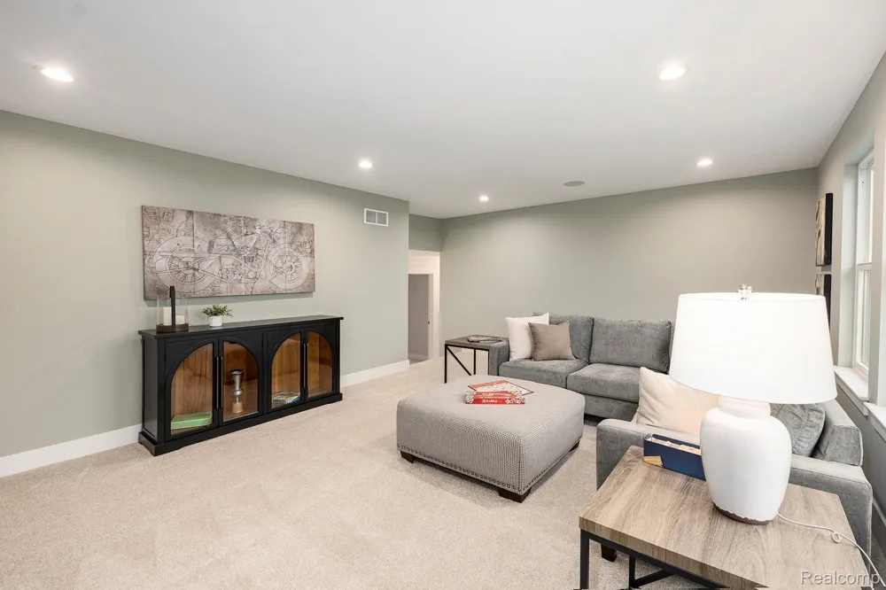 7699 Orchard Lane Washington Township, MI 48095