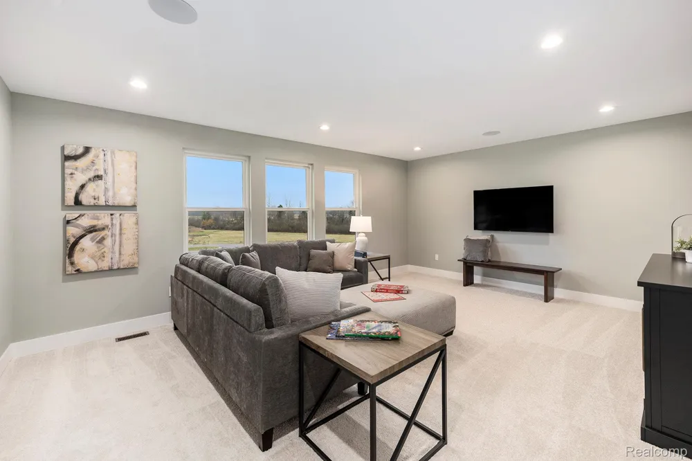 7699 Orchard Lane Washington Township, MI 48095