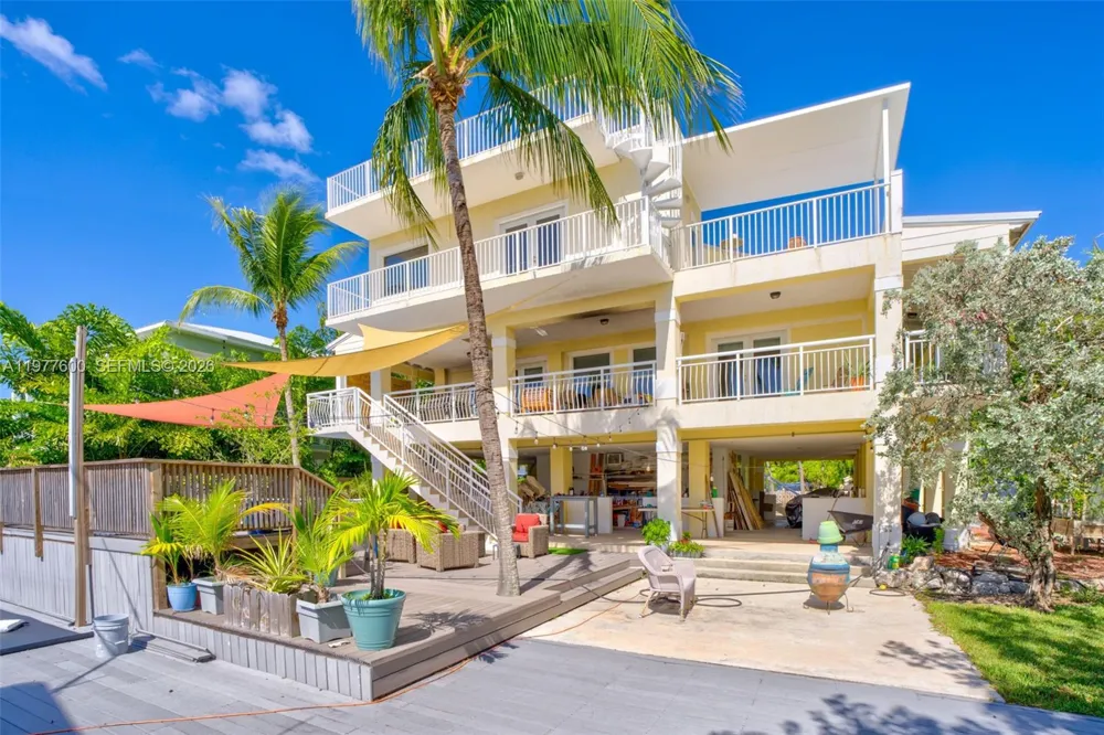 894 Ellen Dr Key Largo, FL 33037