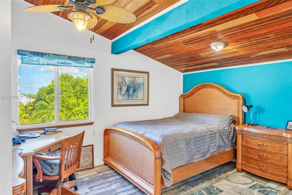 894 Ellen Dr Key Largo, FL 33037