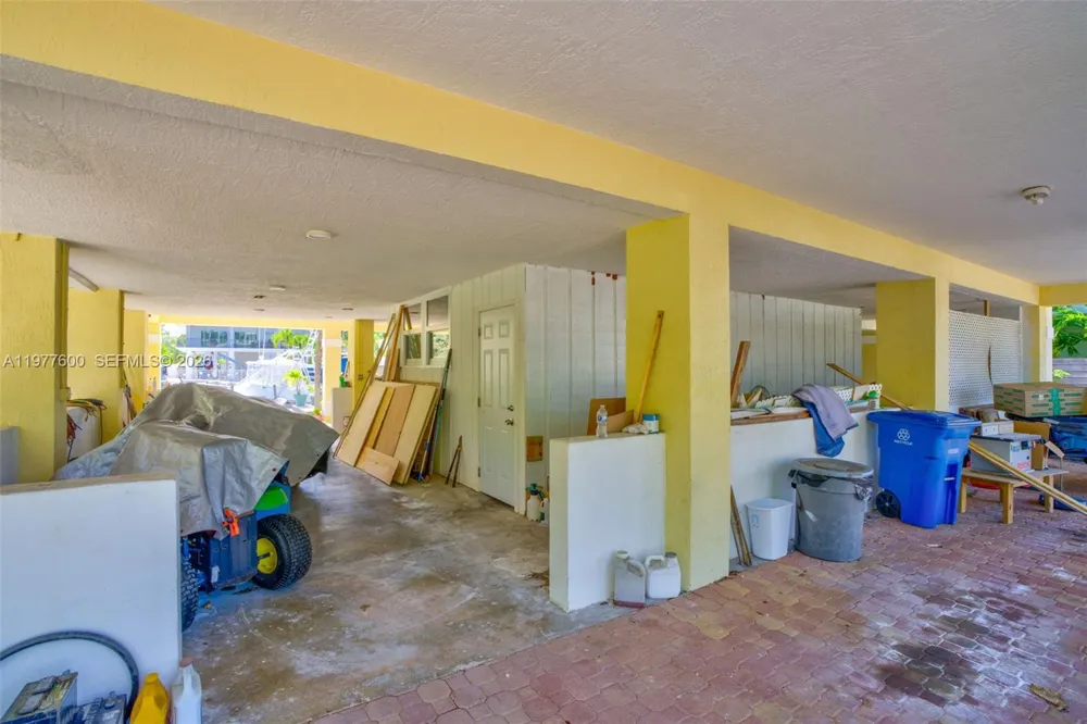 894 Ellen Dr Key Largo, FL 33037