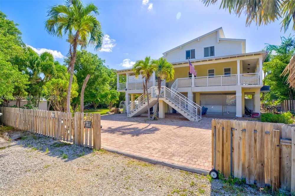 894 Ellen Dr Key Largo, FL 33037