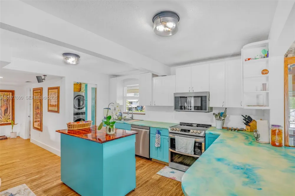 894 Ellen Dr Key Largo, FL 33037