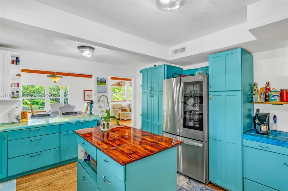 894 Ellen Dr Key Largo, FL 33037