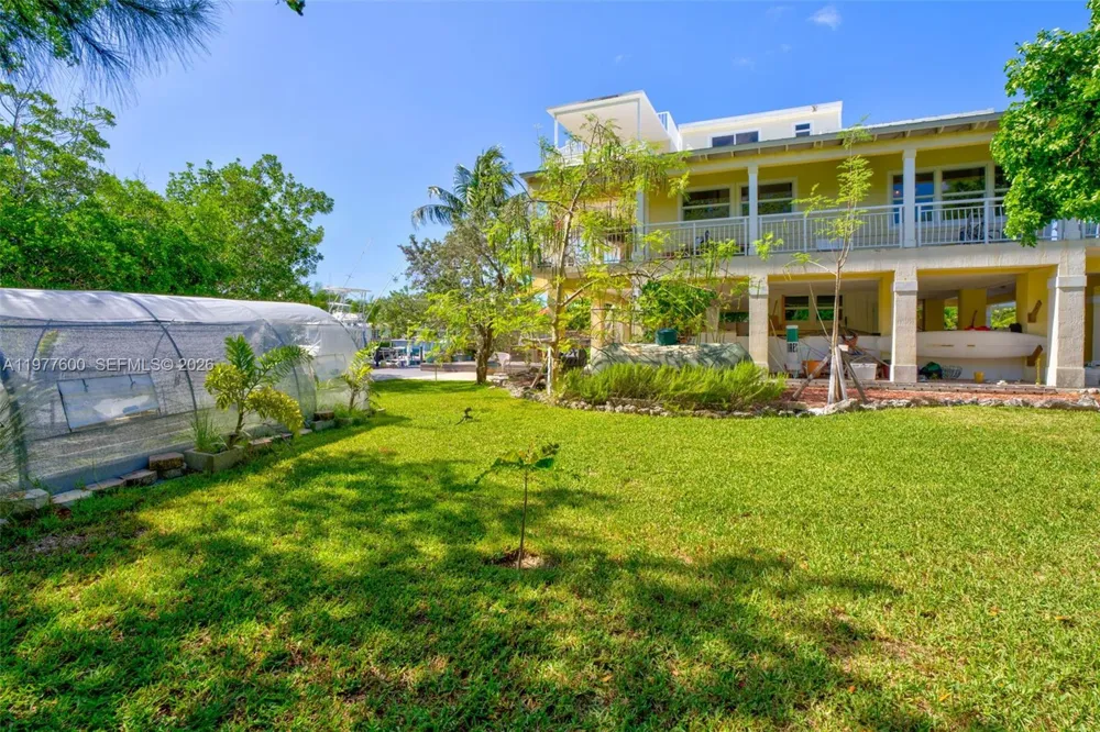 894 Ellen Dr Key Largo, FL 33037