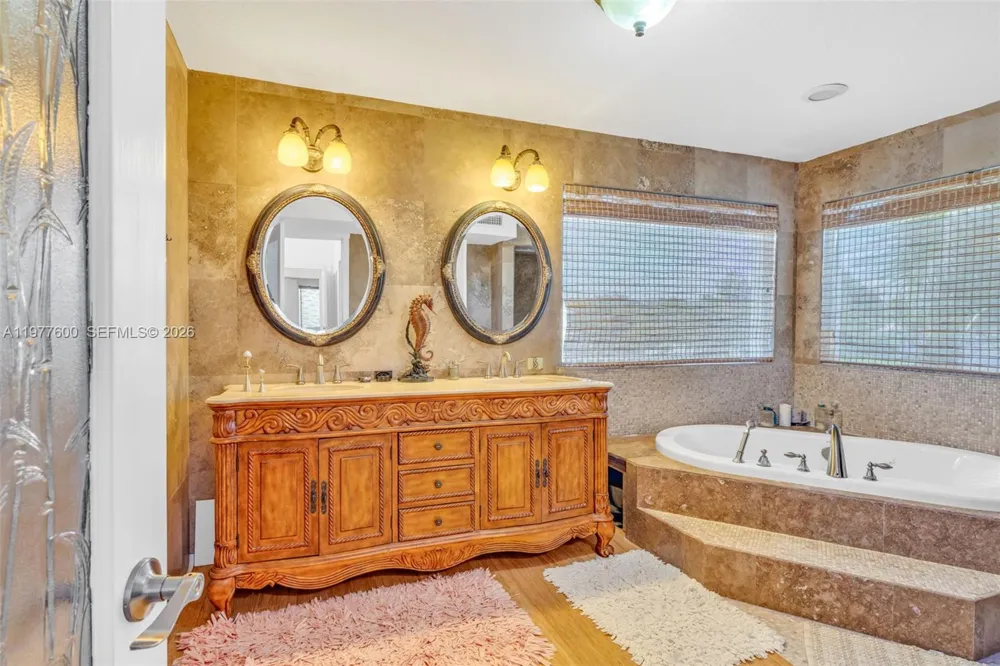 894 Ellen Dr Key Largo, FL 33037