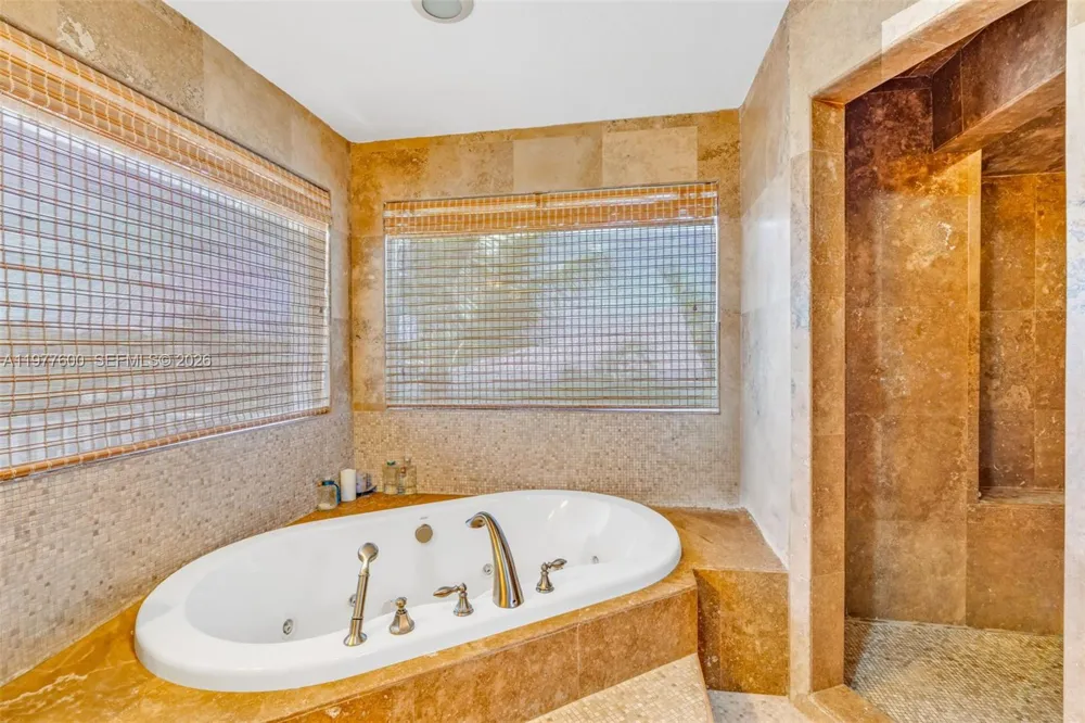 894 Ellen Dr Key Largo, FL 33037