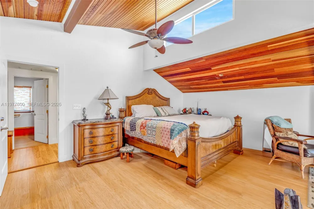894 Ellen Dr Key Largo, FL 33037