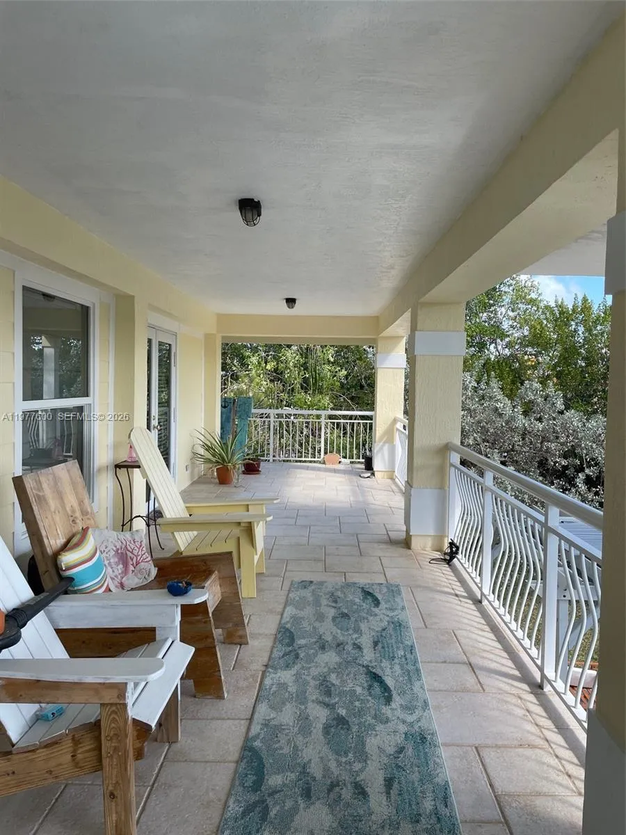 894 Ellen Dr Key Largo, FL 33037