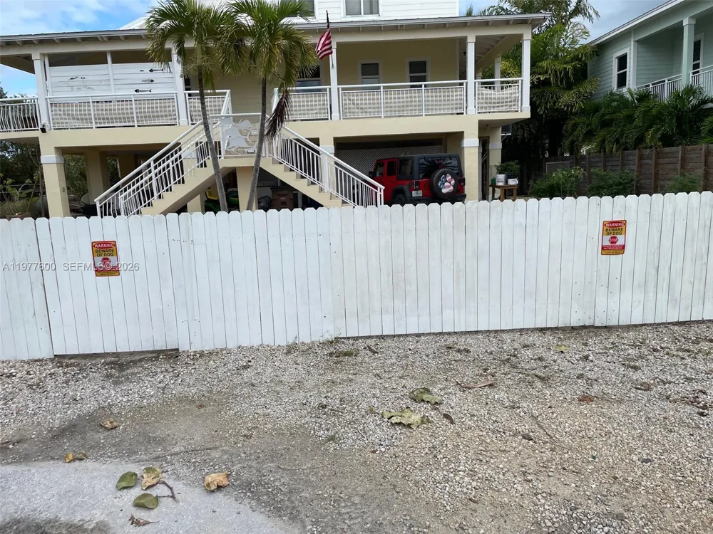 894 Ellen Dr Key Largo, FL 33037