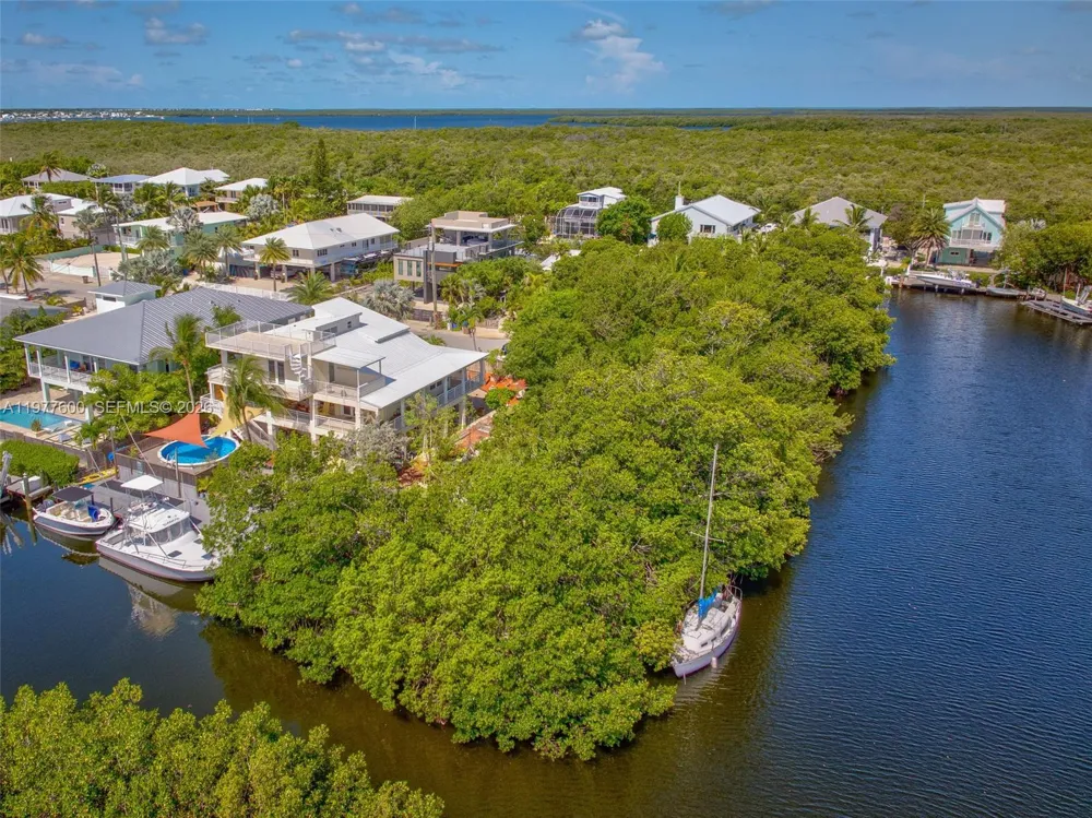 894 Ellen Dr Key Largo, FL 33037