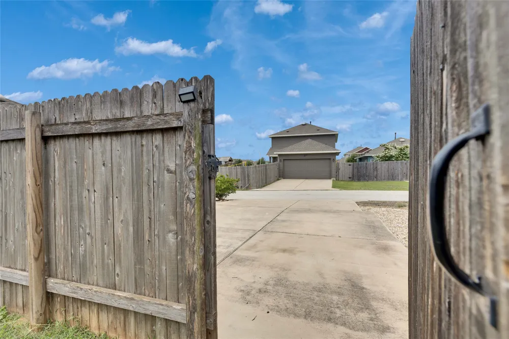 107 Friendship Oak Drive San Marcos, TX 78666
