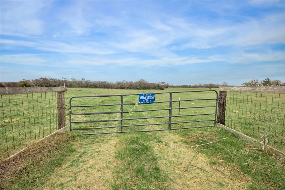 7281 County Road 358 Road Gause, TX 77836