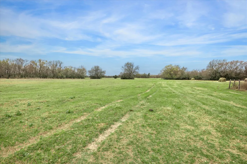 7281 County Road 358 Road Gause, TX 77836