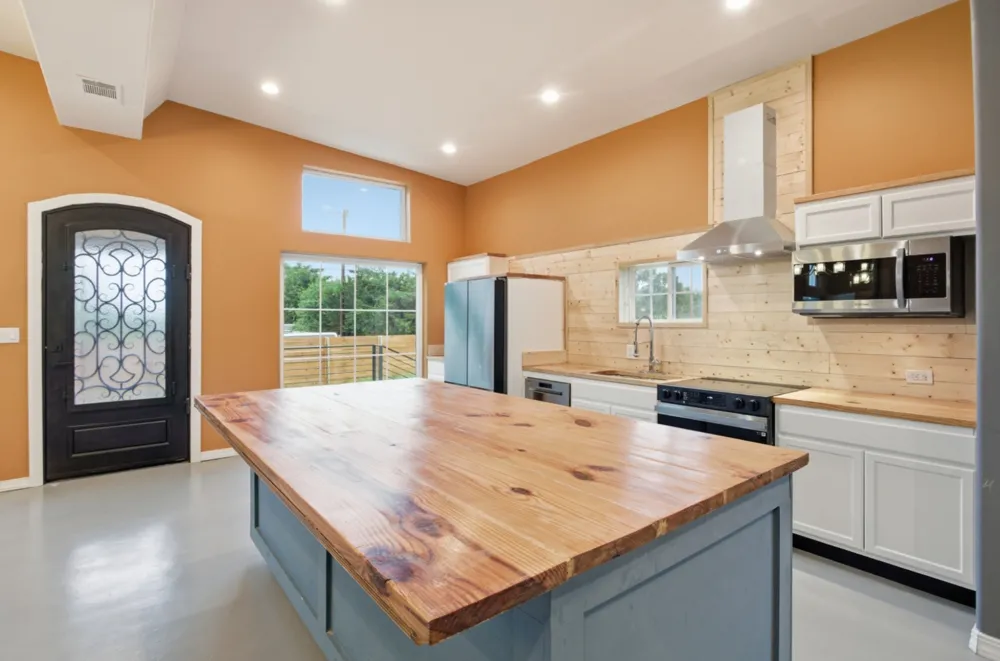 17621 Stacey Lane Lago Vista, TX 78645