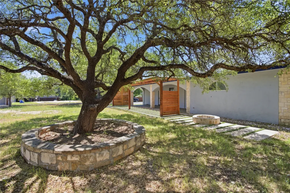 17621 Stacey Lane Lago Vista, TX 78645
