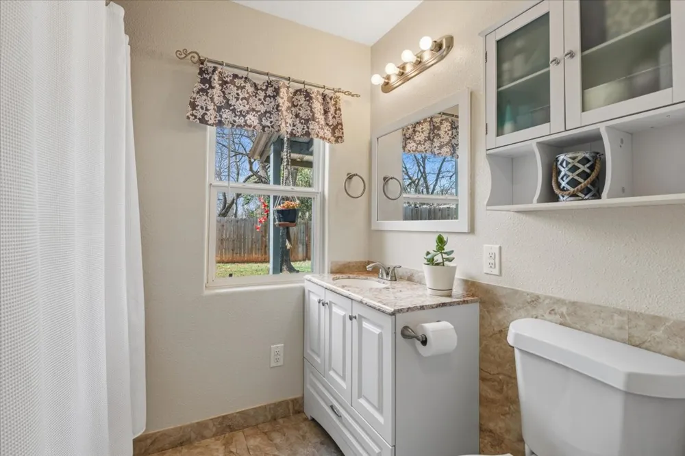 503 E Bluebonnet Lane Johnson City, TX 78636