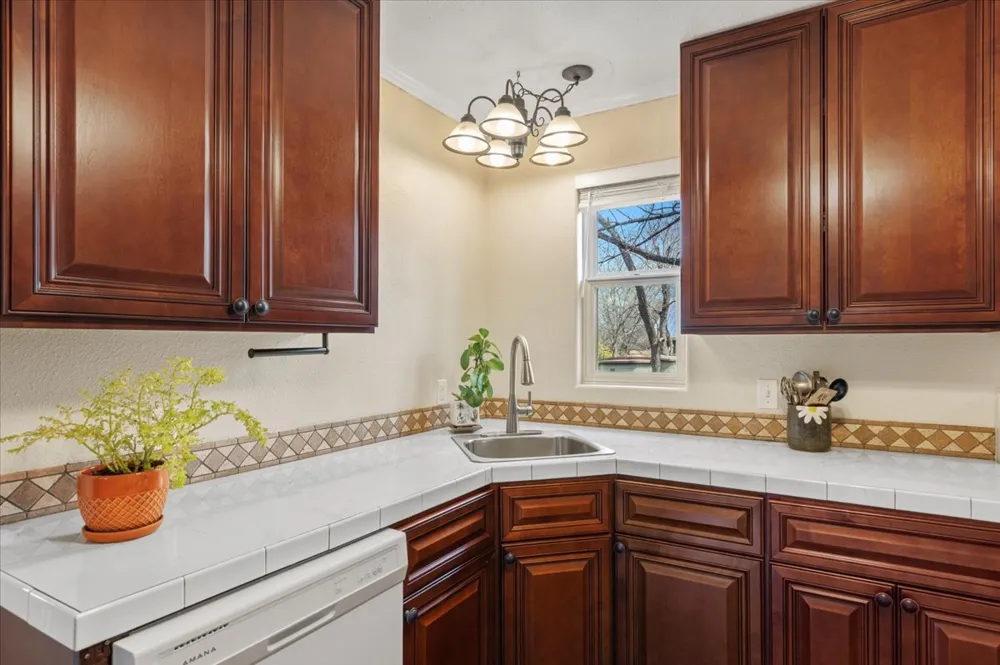 503 E Bluebonnet Lane Johnson City, TX 78636