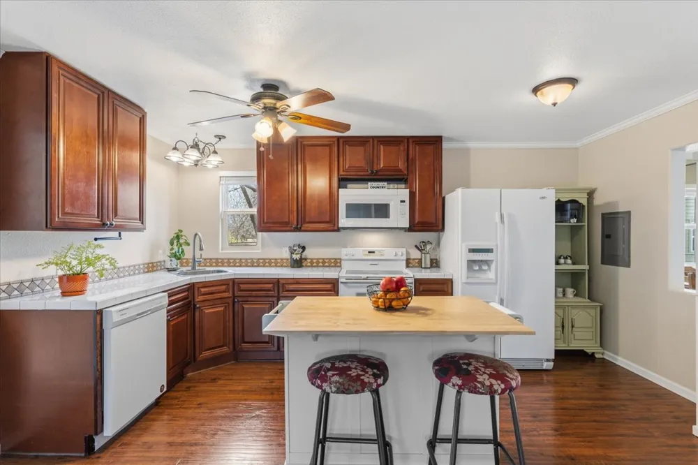 503 E Bluebonnet Lane Johnson City, TX 78636
