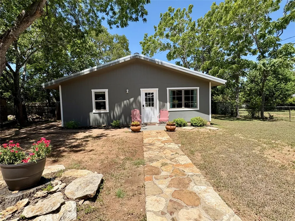 503 E Bluebonnet Lane Johnson City, TX 78636