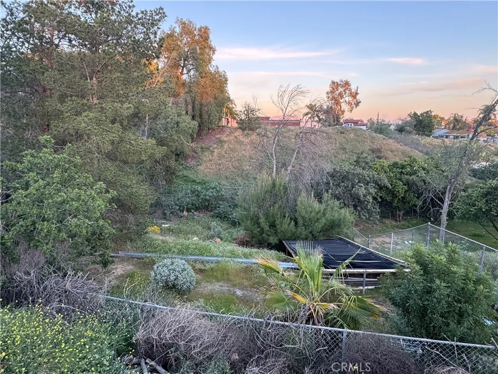 186140 Avenida Juan Bautista Jurupa Valley, CA 92509