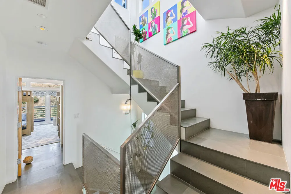 1341 Palisades Beach Road Santa Monica, CA 90401