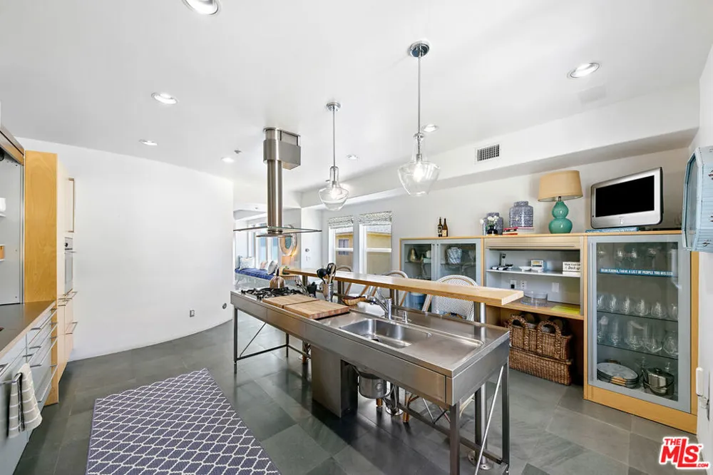 1341 Palisades Beach Road Santa Monica, CA 90401
