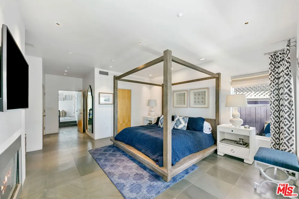 1341 Palisades Beach Road Santa Monica, CA 90401