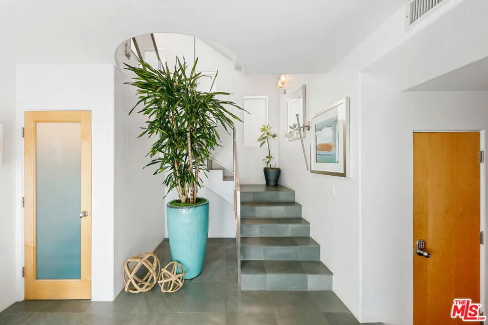 1341 Palisades Beach Road Santa Monica, CA 90401