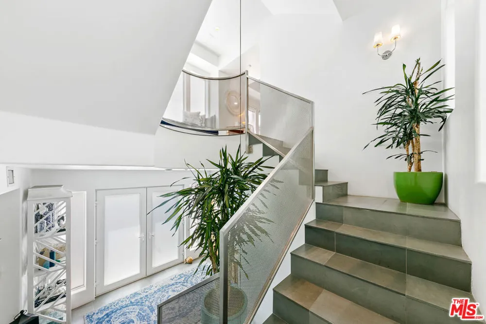 1341 Palisades Beach Road Santa Monica, CA 90401
