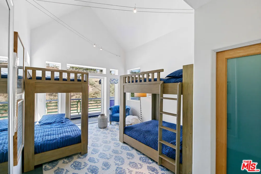 1341 Palisades Beach Road Santa Monica, CA 90401