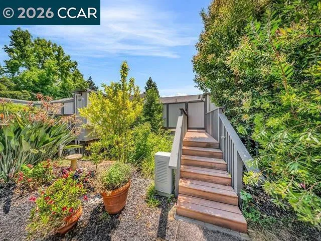 1608 Ashwood Drive Martinez, CA 94553