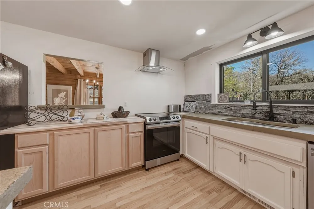 1001 Louis Way Lakeport, CA 95453