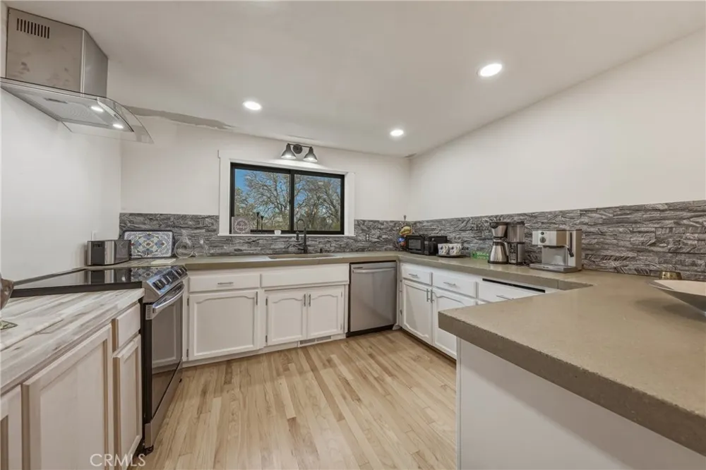 1001 Louis Way Lakeport, CA 95453