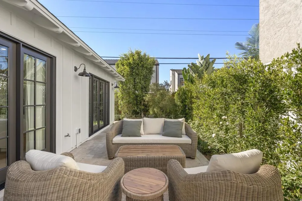 210 Estrella St Solana Beach, CA 92075