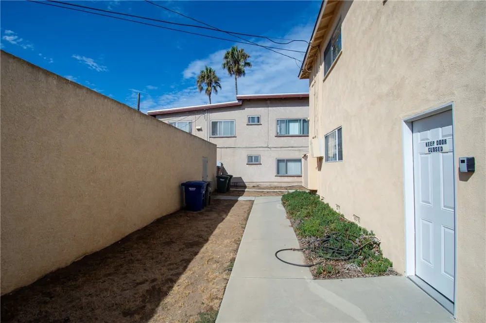 906 E Imperial El Segundo, CA 90245