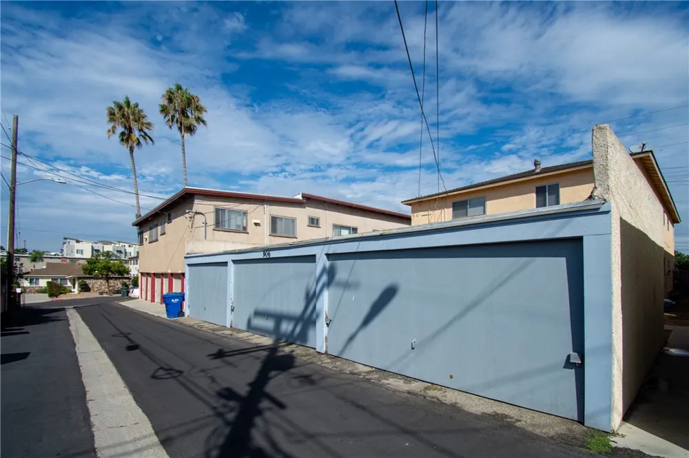 906 E Imperial El Segundo, CA 90245