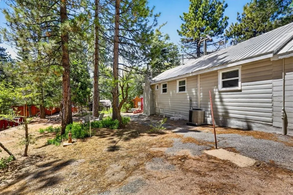 33424 Holcomb Creek Drive Green Valley Lake, CA 92341