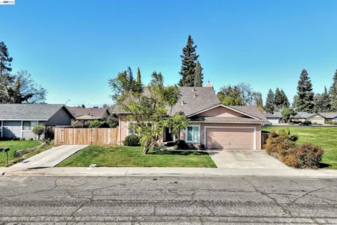 1425 Forest Dr